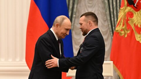 Пётр Ян вернул титул чемпиона UFC в легчайшем весе, победив Мераба Двалишвили